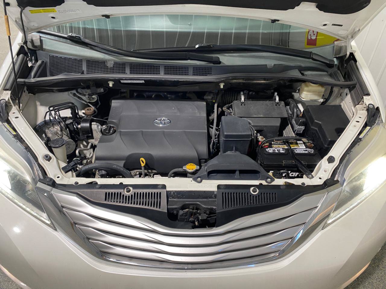 Used 2015 Toyota Sienna Limited Premium AWD/4WD image 25