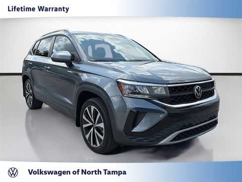 Used 2022 Volkswagen Taos SE FWD image 1