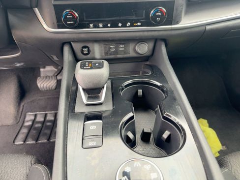 Used 2024 Nissan Rogue SV image 18