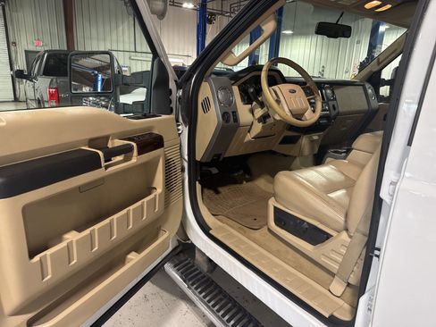 Used 2010 Ford F250 Lariat image 13
