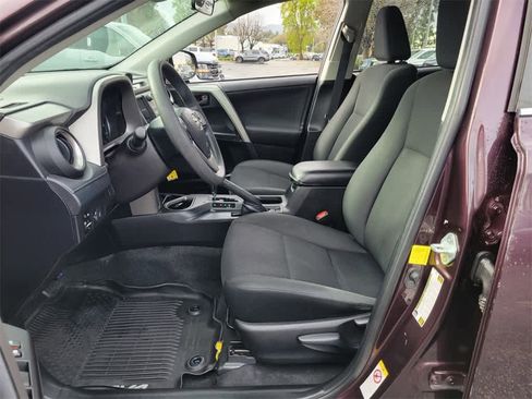 Used 2018 Toyota RAV4 LE image 12