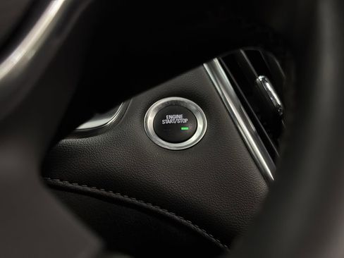 Used 2023 Chevrolet Traverse High Country image 37