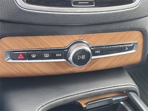 Used 2023 Volvo XC90 T8 Plus w/ Protection Package Premier image 23