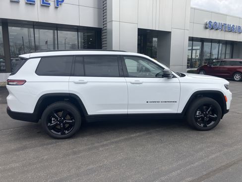 Used 2023 Jeep Grand Cherokee L Limited w/ Black Appearance Package image 8