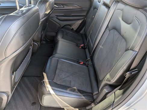 Used 2024 Jeep Grand Cherokee Altitude image 25