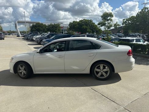 Used 2013 Volkswagen Passat 2.5 SE FWD image 3