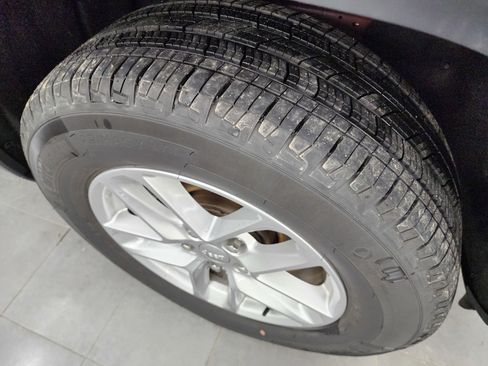 Used 2023 Jeep Grand Cherokee L Laredo w/ Trailer Tow Group (B) image 3