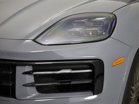 New 2026 Porsche Cayenne S image 11