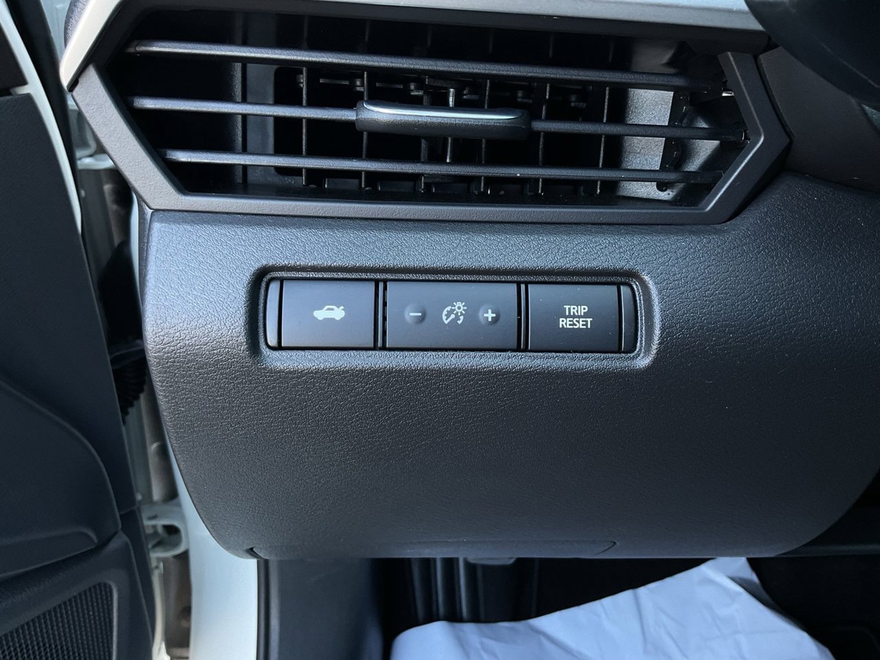 Used 2025 Nissan Altima 2.5 SV FWD image 18