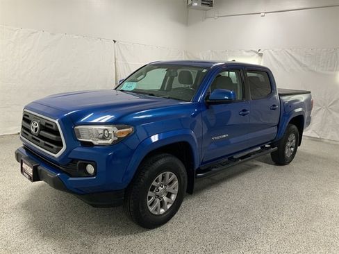 Used 2016 Toyota Tacoma SR5 image 2