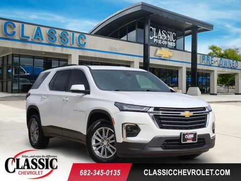 Used 2023 Chevrolet Traverse LT FWD image 1