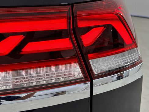 Used 2024 Volkswagen Atlas Cross Sport SE FWD image 32
