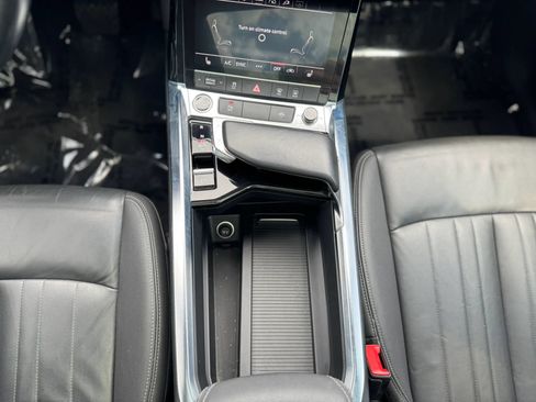 Used 2021 Audi e-tron Premium w/ Towing Package AWD/4WD image 34