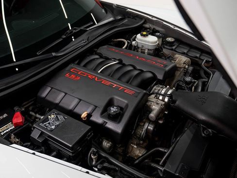 Used 2009 Chevrolet Corvette Coupe w/ Z51 Performance Package RWD image 21