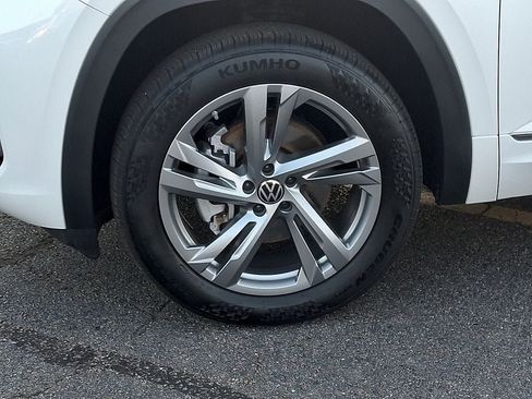 Used 2024 Volkswagen Atlas Cross Sport SEL R-Line AWD/4WD image 8