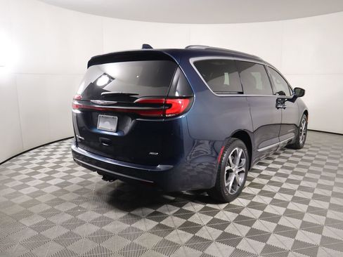 Used 2022 Chrysler Pacifica Pinnacle image 5