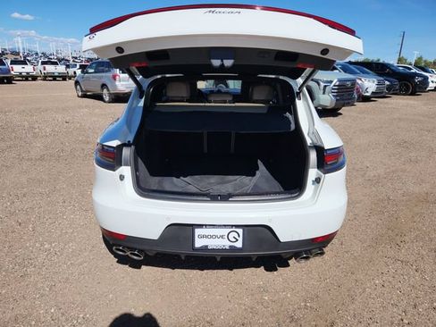 Used 2021 Porsche Macan AWD/4WD image 28