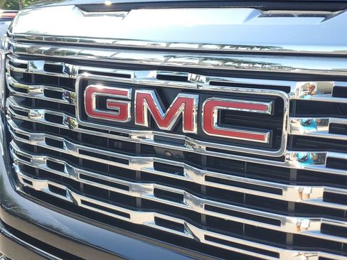 Certified 2023 GMC Sierra 1500 Denali w/ Denali Reserve Package AWD/4WD image 9