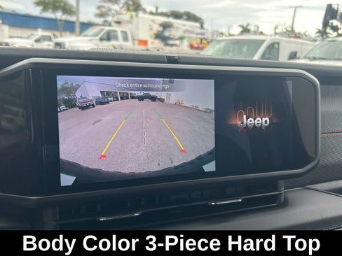 Used 2025 Jeep Wrangler Unlimited Rubicon AWD/4WD image 12