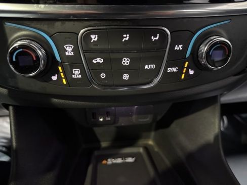 Used 2023 Chevrolet Traverse LT image 5