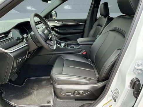 New 2026 Jeep Grand Cherokee L Limited w/ Limited Altitude Package AWD/4WD image 5