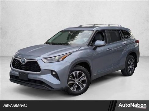 Used 2023 Toyota Highlander XLE AWD/4WD image 1