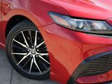 Used 2022 Toyota Camry SE image 5