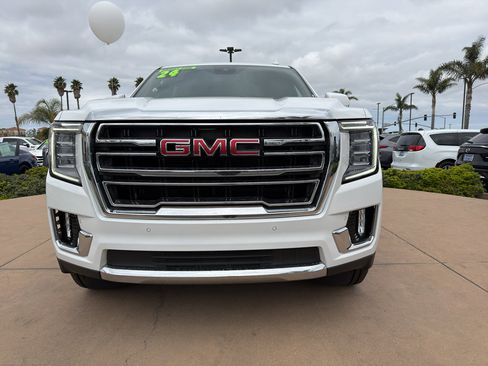 Used 2024 GMC Yukon SLT AWD/4WD image 2