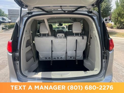 Used 2018 Chrysler Pacifica Touring-L w/ Advanced Safetytec Group FWD image 19