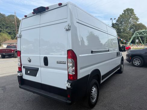 Used 2025 RAM ProMaster 2500 w/ Convenience Group image 7