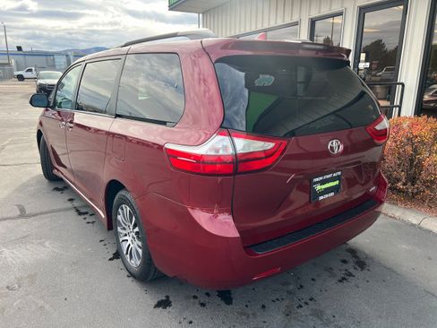 Used 2018 Toyota Sienna image 5