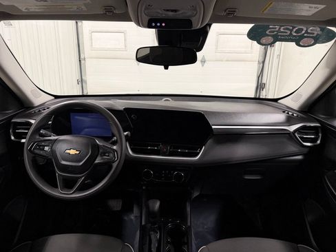 Used 2025 Chevrolet TrailBlazer LT FWD image 17