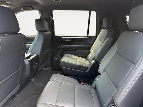 Certified 2025 Chevrolet Suburban Z71 w/ Comfort Package AWD/4WD image 13