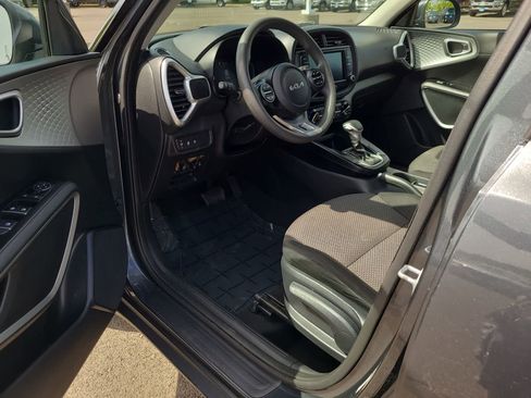 Used 2023 Kia Soul LX w/ LX Technology Package FWD image 10