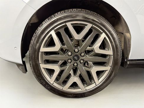 Used 2025 Ford Expedition Platinum w/ Platinum Ultimate Package AWD/4WD image 38