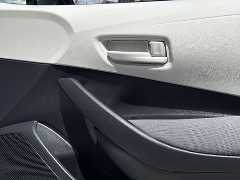 Used 2025 Toyota Corolla LE FWD image 27