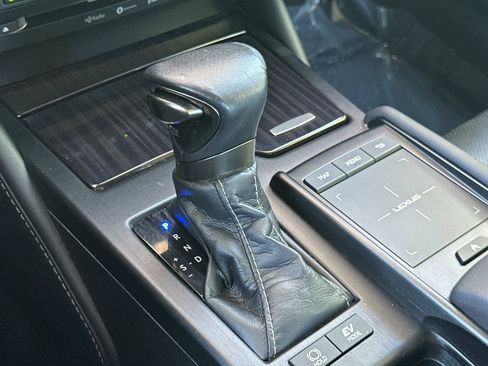Used 2019 Lexus ES 300h w/ Accessory Package 2 FWD image 17