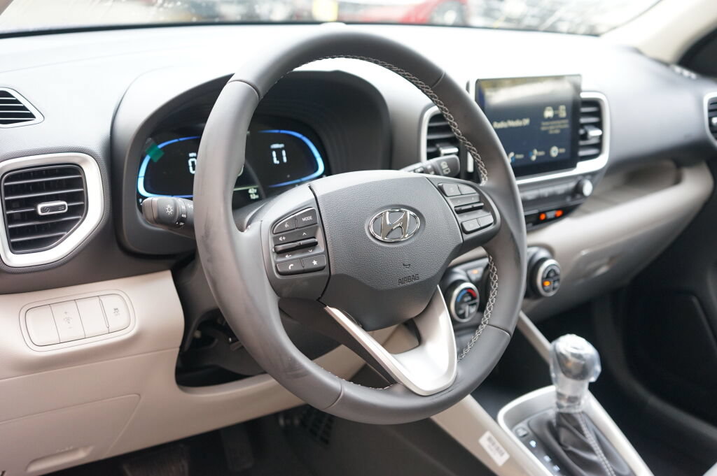 Used 2025 Hyundai Venue SEL FWD image 8