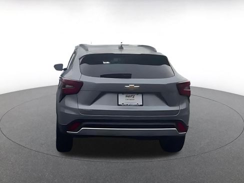 Used 2025 Chevrolet Trax LT w/ LT Convenience Package image 10