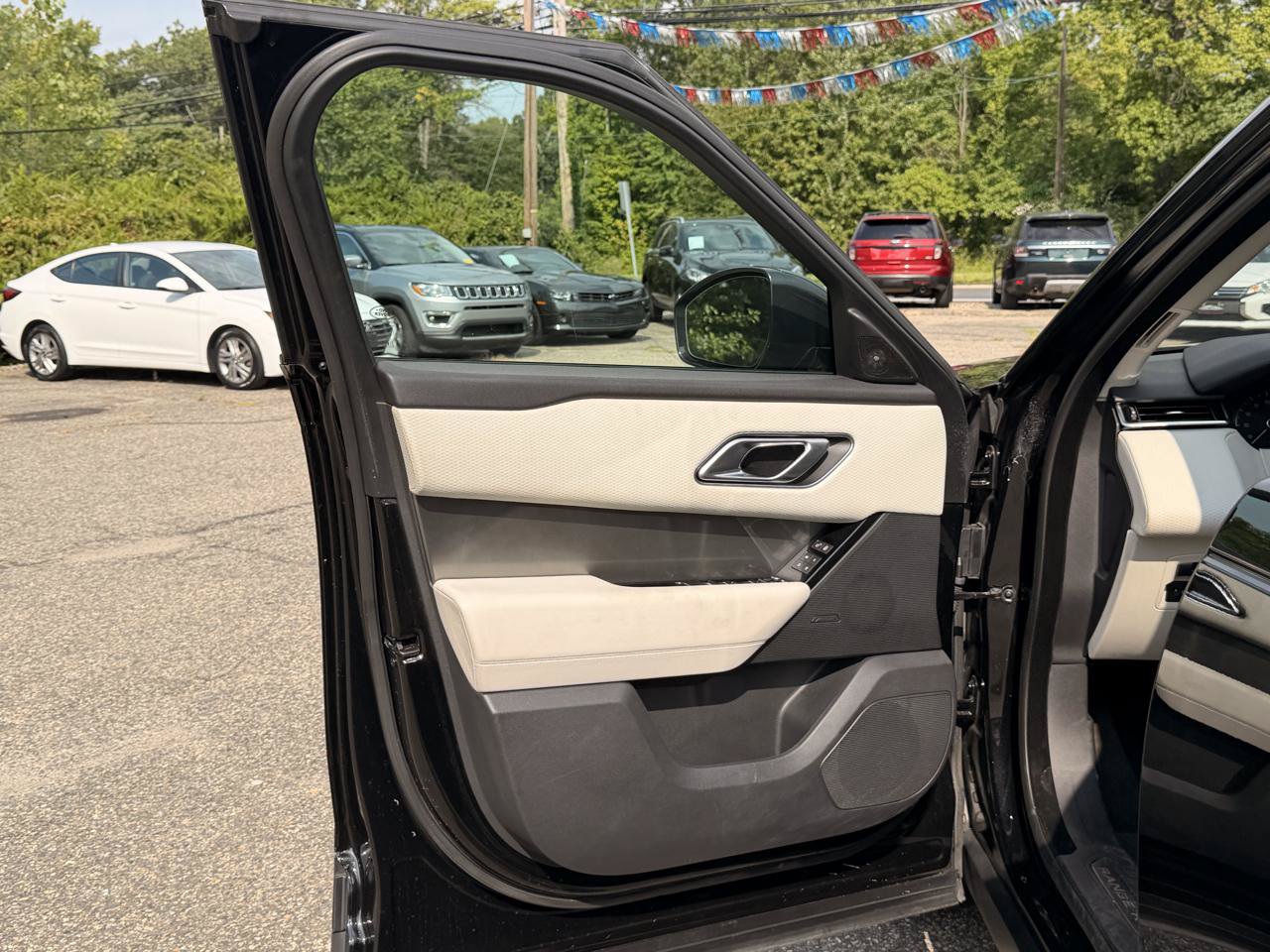 Used 2019 Land Rover Range Rover Velar S AWD/4WD image 22