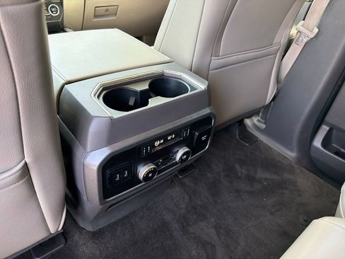 Used 2018 Ford Expedition XLT w/ Equipment Group 202A RWD image 33