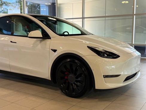 Used 2022 Tesla Model Y Performance AWD/4WD image 5