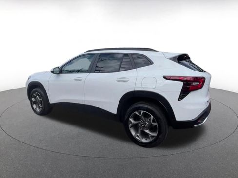 Used 2025 Chevrolet Trax LT image 10