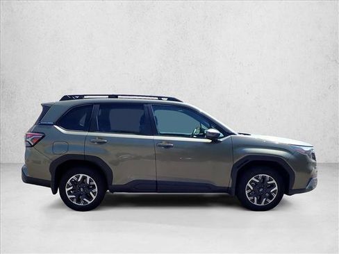 Used 2026 Subaru Forester Premium AWD/4WD image 4