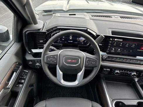 New 2026 GMC Sierra 2500 SLT w/ SLT Premium Package AWD/4WD image 32