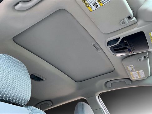 Used 2022 Subaru Outback Premium image 27