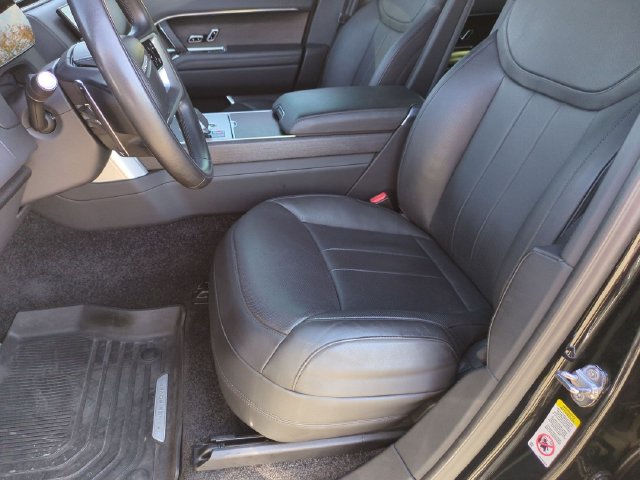 Certified 2025 Land Rover Range Rover SE AWD/4WD image 12