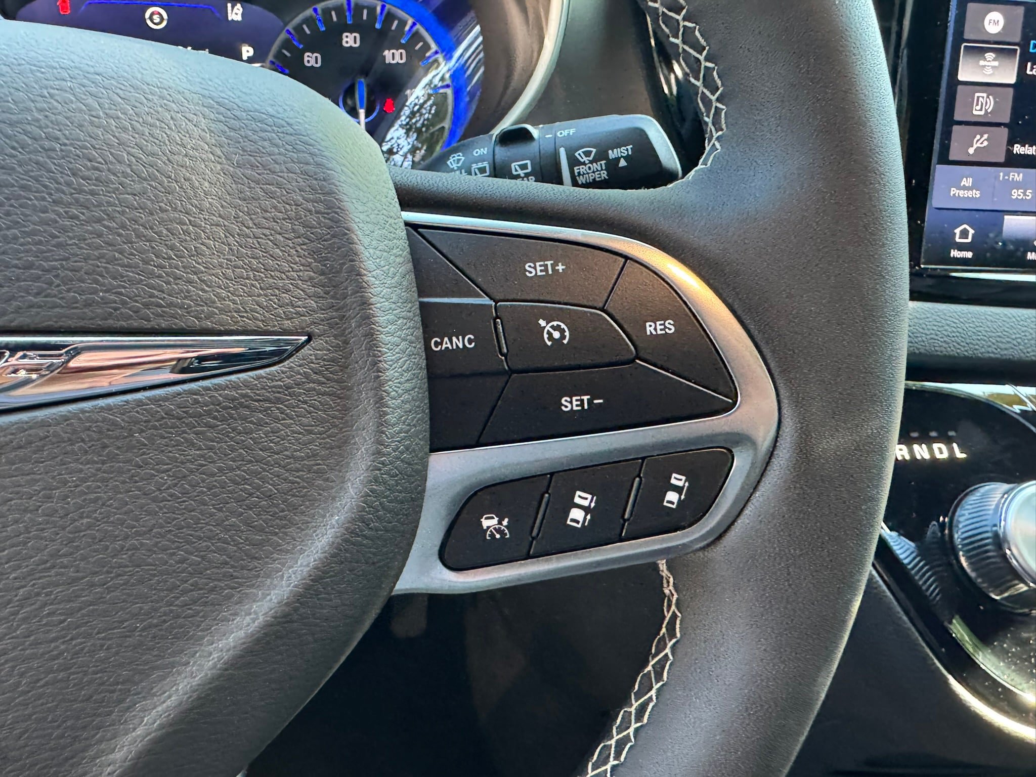 Used 2026 Chrysler Pacifica Select FWD image 19