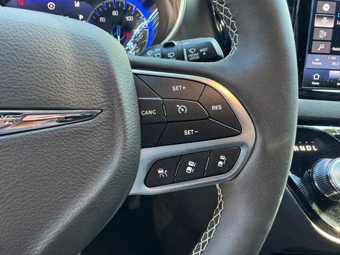 Used 2026 Chrysler Pacifica Select FWD image 19