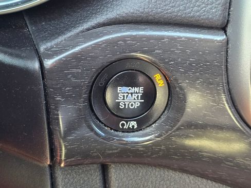 Used 2018 Jeep Grand Cherokee Altitude image 17